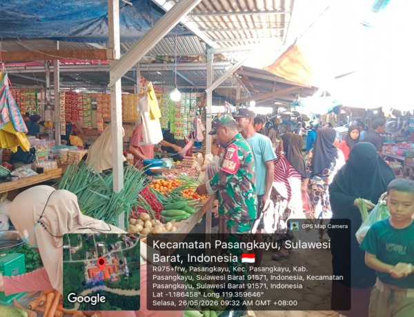 Babinsa Turun Langsung, Pantau Harga dan Keamanan Pasar Smart Jelang Idul Adha di Pasangkayu